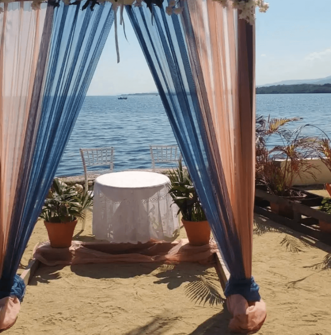Beachside wedding table